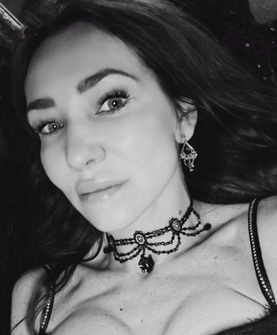 ISHTAR TEMPLE Lilian Black Rose - zdjęcie 9, Łódź