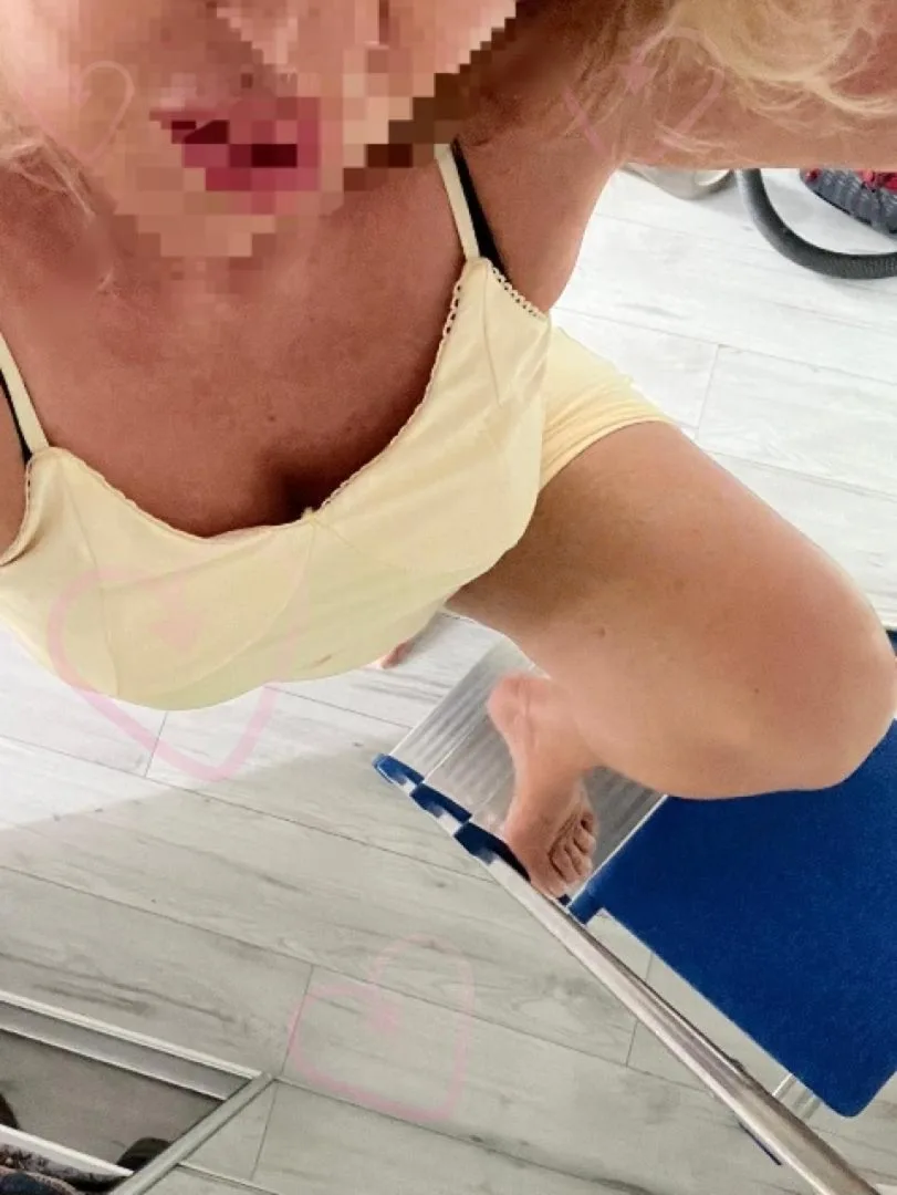 SEXY SĄSIADECZKA POKAZ SEXTING - zdjęcie 4